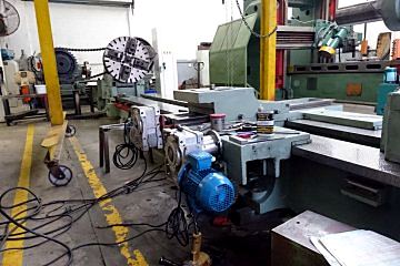 New geared motors fitted to the lathe carriage